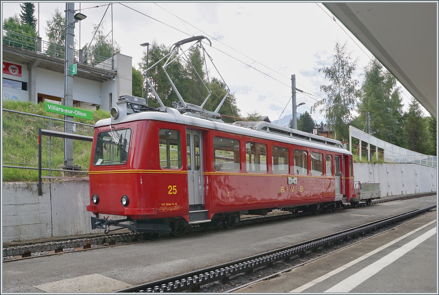 Für das 125 Jahre Jubiläum der Bex Villars Col de Bretaye Bahn (BVB) wurde der 1944 in Betrieb genommen Triebwagen BDeh 2/4 N° 25 in der ursprünglichen BVB Farbgebung lackiert. Der  Flèche  in Villars s/O. 

19. August 2023