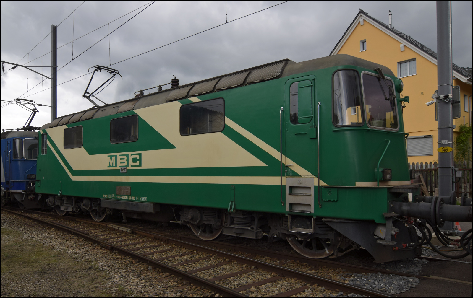 Grosses BoBo-Treffen in Balsthal - die Teilnehmerinnen:

Re 4/4 II 11142 wurde von den SBB an die BLS verkauft und bekam dort die Nummer 506. Diese Nummer trägt sie auch bei der MBC in Form von Re 420 506 noch. Balsthal, September 2024.