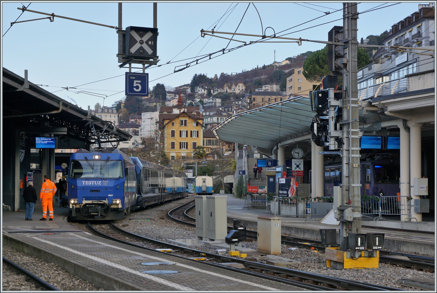 ie Spannung steigt, nur noch einen kurzen Augenblick; dann verlässt der erste GPX GoldenPass Express nach Interlaken Ost Montreux.

11. Dez. 2022