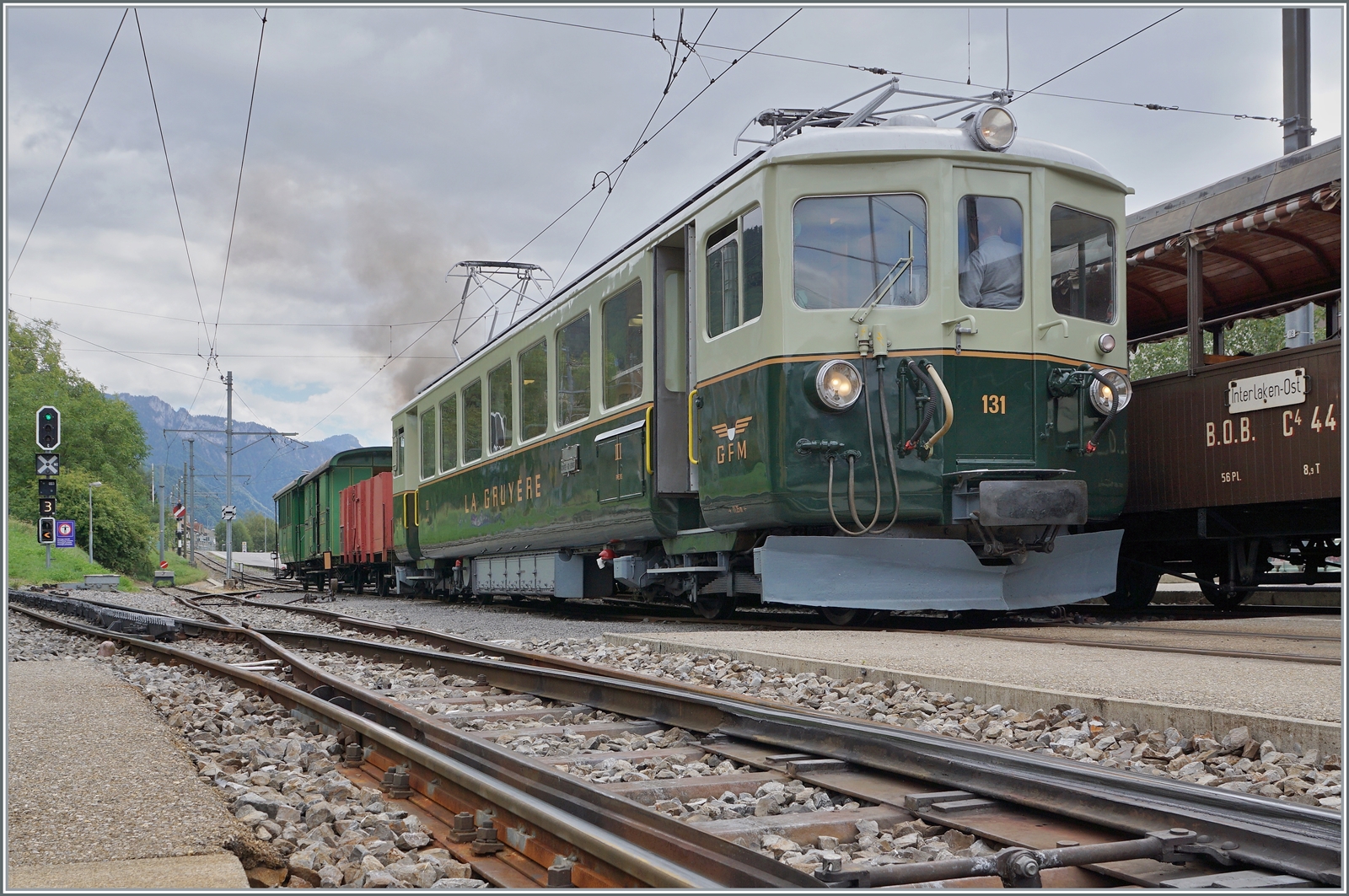  Il était une fois... les années 40 / Es war einmal: die 40er Jahre  - Der wunderschön gepflegte GFM Historic Ce 4/4 131 hat mit seinem Zug Blonay erreicht. 

10. Sept. 2022