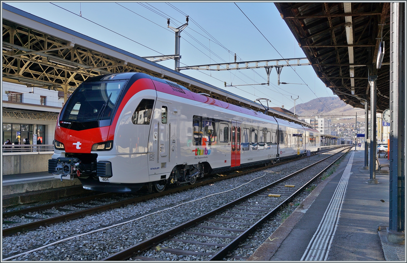 Im falschen Film, oder zumindest am falschen See der neue Thurbo EVO RABe 531 401 (94 85 0 401-3 CH-THB) steht in Vevey und wartet wohl auf die Weiterfahrt in Richtung Wallis. 

13. Jan. 2025