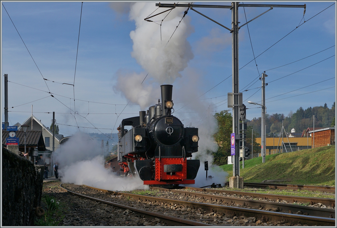 La DER de la Saison / Das Saison Ende der Blonay Chamby Bahn 2024 - Seit einigen Jahren zeigt die Blonay Chamby Bahn zum Saison Ende mit einem verdichteten Fahrplan ihrer herrlichen Fahrzeuge im Einsatz. Hier gibt es zum Saison Abschluss nochmals Dampf vom Feinsten: die SEG G 2x 2/2 105 der Blonay-Chamby Bahn rangiert in Blonay.

27. Okt. 2024 
