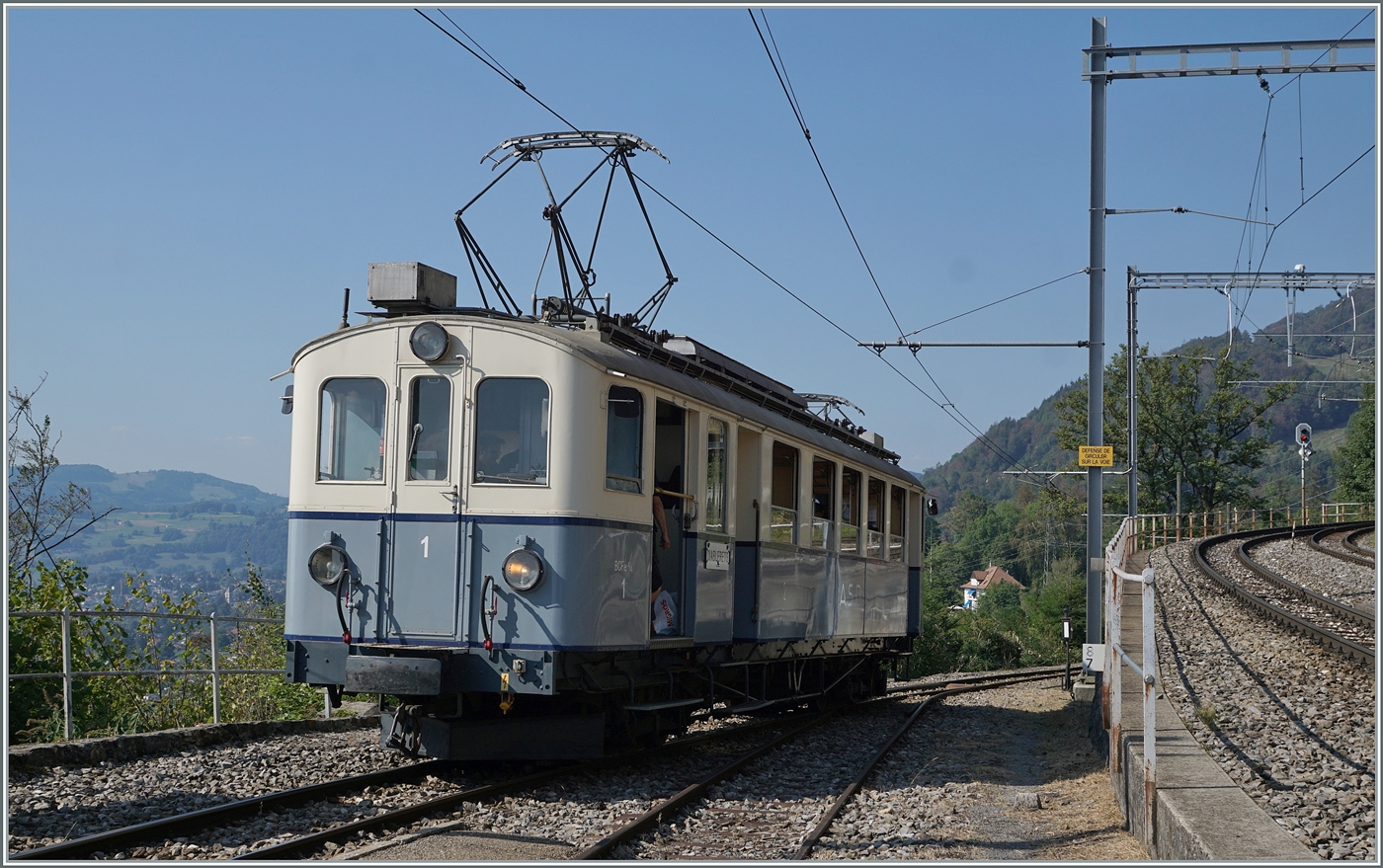  Le Chablais en fête  bei der Blonay Chamby Eisenbahn. Die Eröffnung des ersten Teilstückes der Bex - Villars vor 125 Jahren, sowie die vor 80 Jahren erfolgte Fusion einiger Strecken im Chablais war der Anlass zum diesjährigen Herbstfestivals  Le Chablais en fête. Als besondere Attraktion zeigt sich der ASD BCFe 4/4 N° 1  TransOrmonan  der TPC mit seinem B 35 als Gastfahrzeug. Das Bild zeigt den 1913 gebauten und 1940 umgebauten BCFe 4/4 N° 1 bei der Abfaht in Chamby. 

9. September 2023