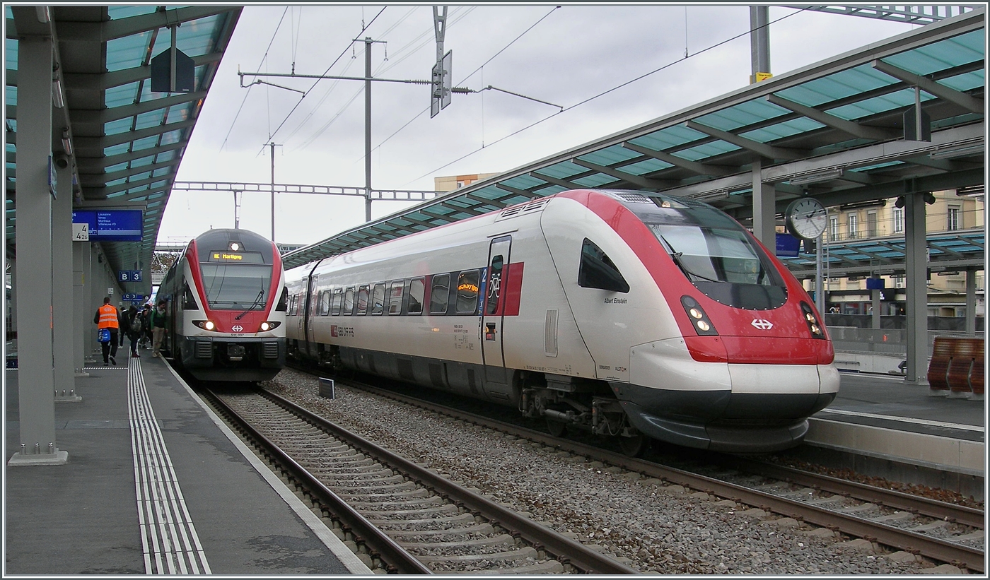 Mit dem Fahrplanwechsel vom Dez. 2024 halten nun etliche Fernreisezüge in Renens VD. Hier kann auf weitere Züge oder die Metro umgestiegen werden. Grund für den zusätzlichen Halt ist die Entlastung von Lausanne. 
Im Bild ein SBB ICV 500 als IC 5 von Zürich nach Lausanne und ein einfahrender RABe 511 als RE33 nach Martigny. 

28. Jan. 2025