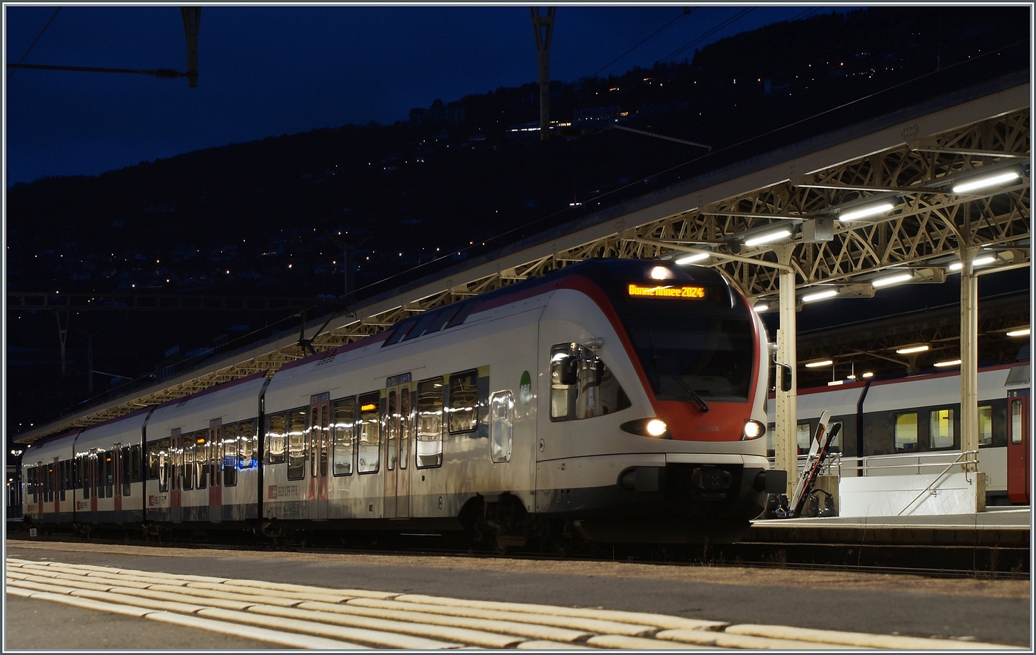 Mit diesem Bild wünschen die SBB und ich allen ein Gute Neues Jahr 2024!

Vevey, den 1. Jan. 2024