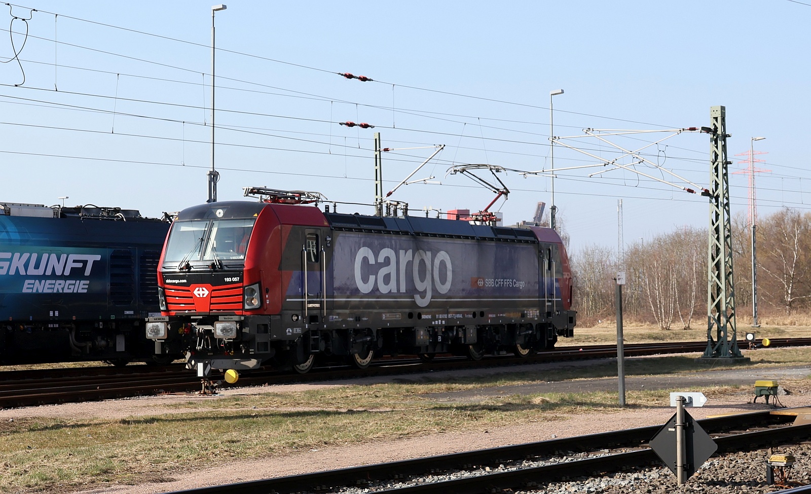 NRAIL/SBBCargo 193 057-7 REV/MMAL/12.09.24 auf dem Weg zum Zug. Hohe Schaar 08.03.2025