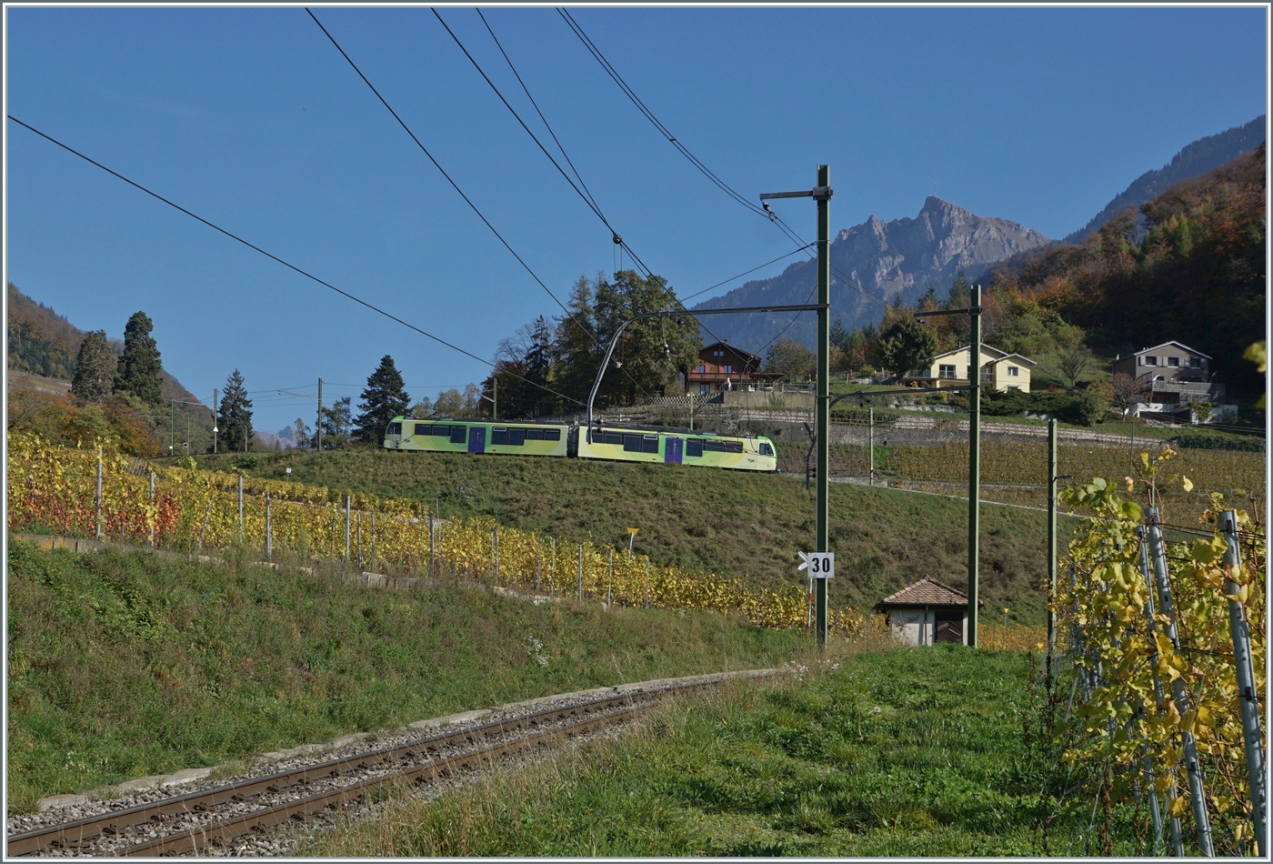 Oberhalb der Rebbergen in Aigle konnte ich den neuen TPC ASD ABe 4/8 472 fotografieren. Der Zug ist als R 71 435 von Les Diablerets nach Aigle unterwegs.

2. November 2024