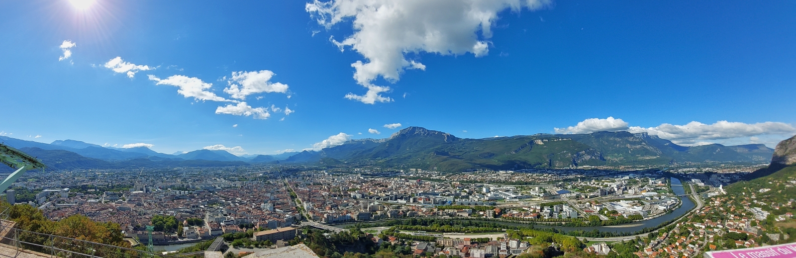 Panorama Blick von der Festung auf Grenoble. Smartphone Aufname. 09.2022 (Jeanny)

