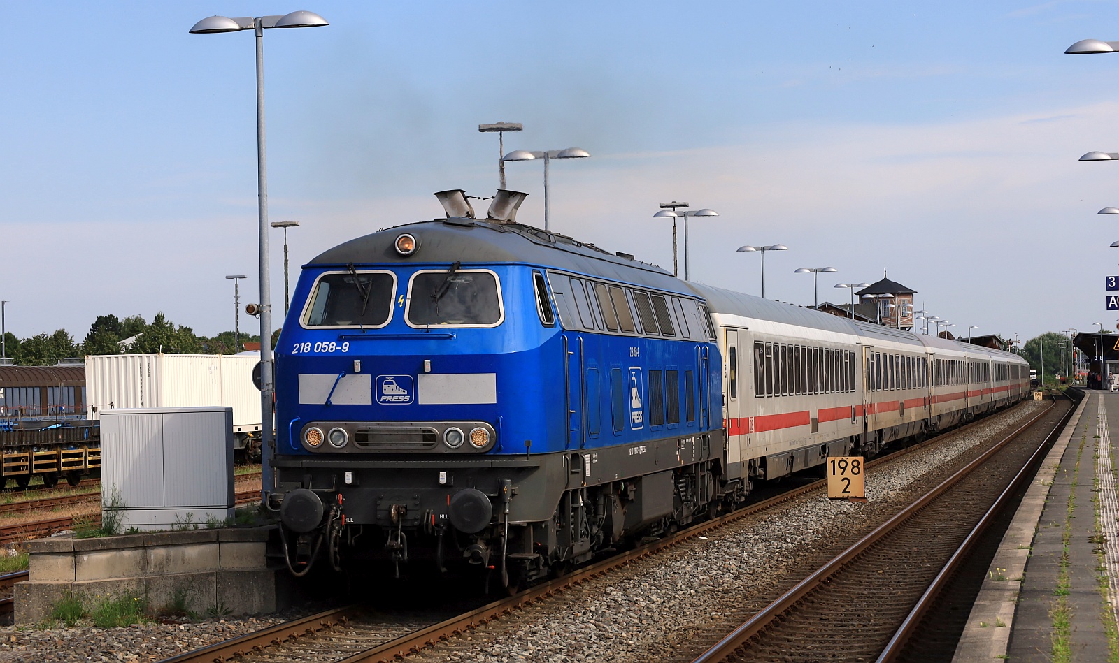 PRESS 218 058-9/ 218 412-5 mit dem IC 2311 Ausfahrt Niebüll Bahnhof. 20.07.2025 PRESS 218 058-9/ 218 412-5 mit dem IC 2311 Ausfahrt Niebüll Bahnhof. 20.07.2025