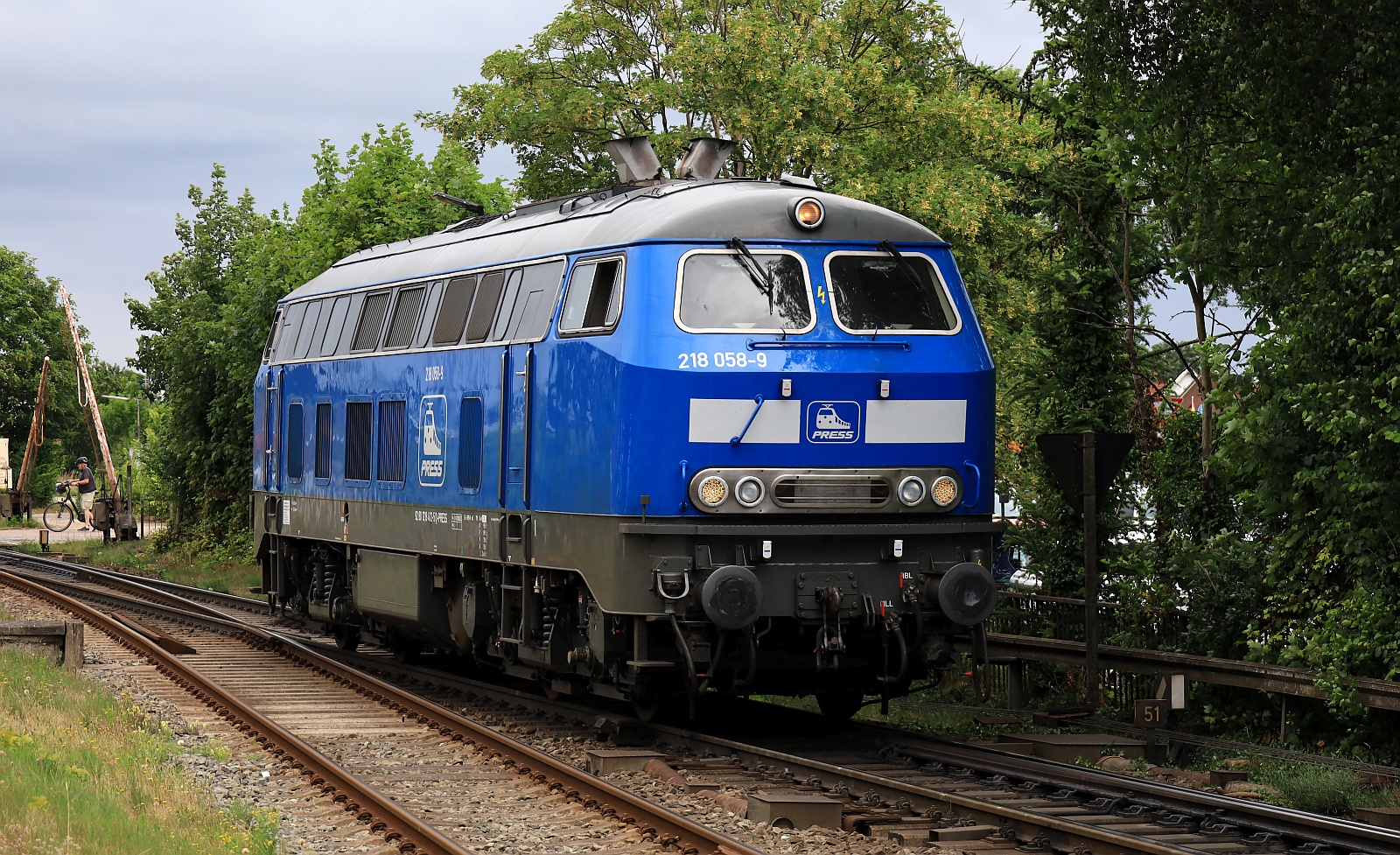 PRESS 218 412-5 oder intern 218 058-9 REV/LS X/30.05.22 auf Rangierfahrt zur Autoverladung wo sie abgestellt wurde. Niebüll 15.07.2025 PRESS 218 412-5 oder intern 218 058-9 REV/LS X/30.05.22 auf Rangierfahrt zur Autoverladung wo sie abgestellt wurde. Niebüll 15.07.2025