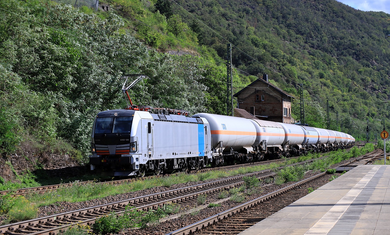 Railpool 193 126-0, REV/MMAL/06.07.23 mit Kesselzug. Kaub am Rhein 14.09.2023