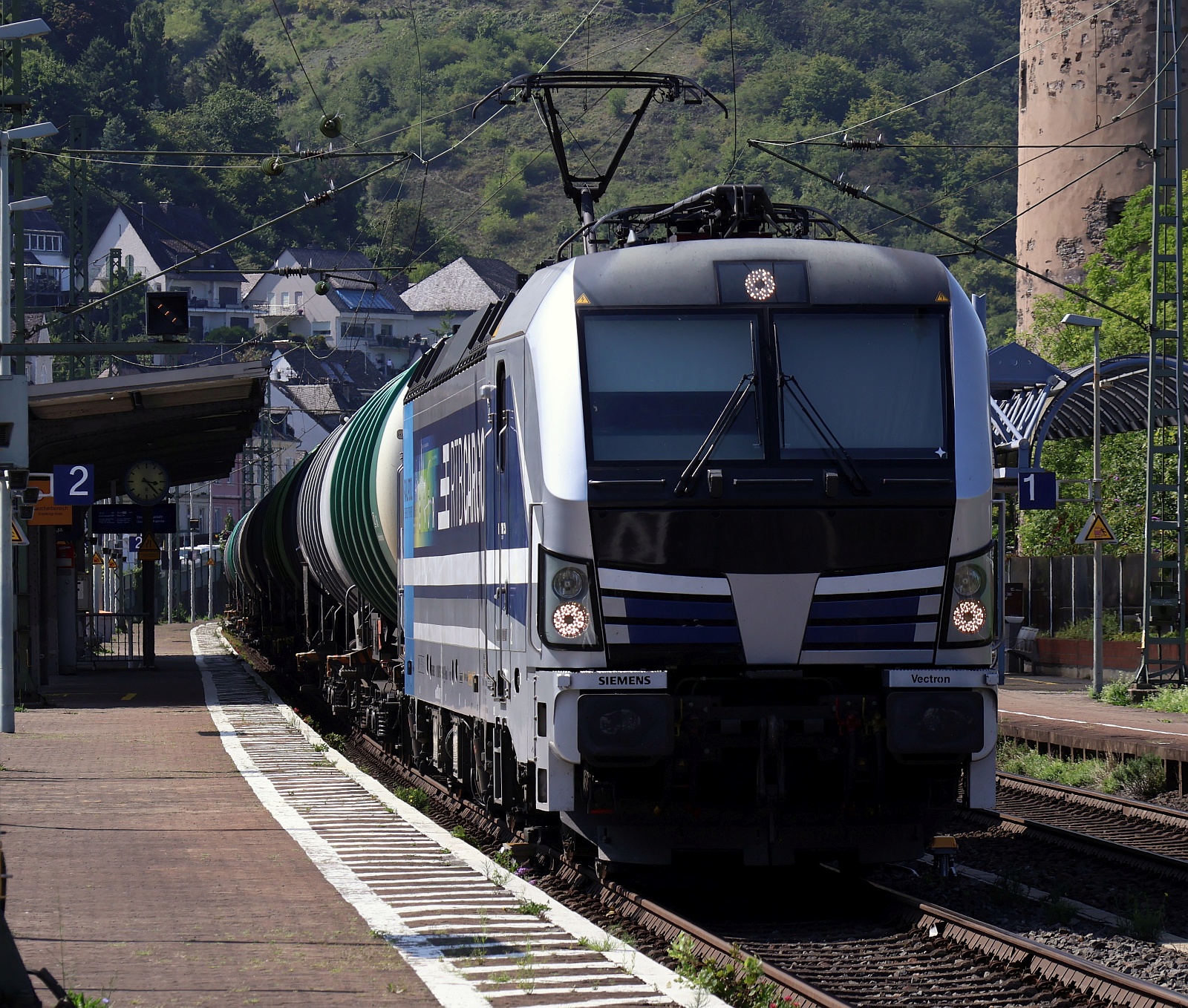 RailPool/RTB Cargo 193 999-0 REV/MMAL/05.10.19 mit Kesselzug gen Bingen unterwegs. Boppard 10.08.2025