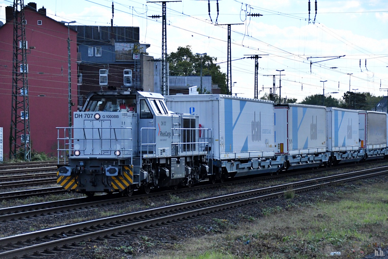 RHC 271 039-0 fuhr mit einen containerzug durch kln west,27.09.22