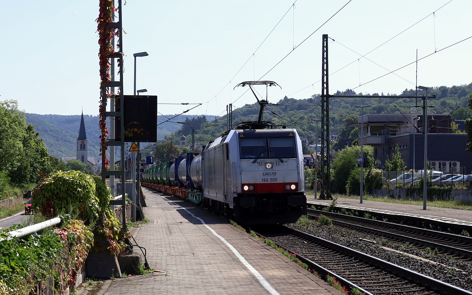 RP/LINEAS 186 505 mit Güterzug gen Koblenz aufgenommen in Boppard am Hbf. 10.08.2025