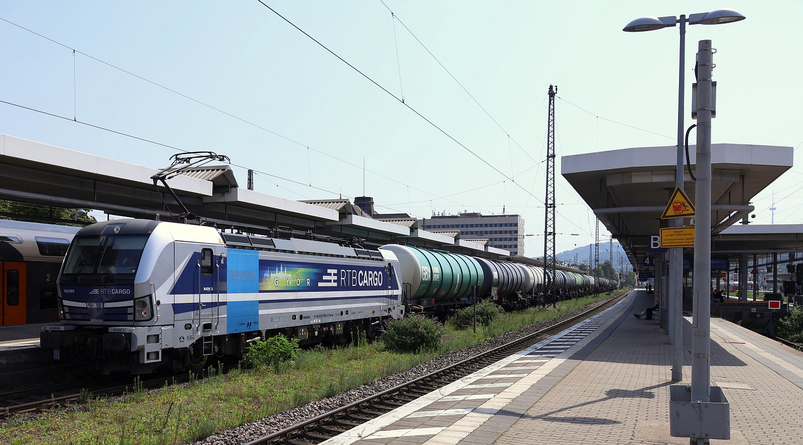 RP/RTB Cargo 193 999-0 mit Kesselzug rollt hier langsam durch den Koblenzer Hbf. 12.08.2025 RP/RTB Cargo 193 999-0 mit Kesselzug rollt hier langsam durch den Koblenzer Hbf. 12.08.2025