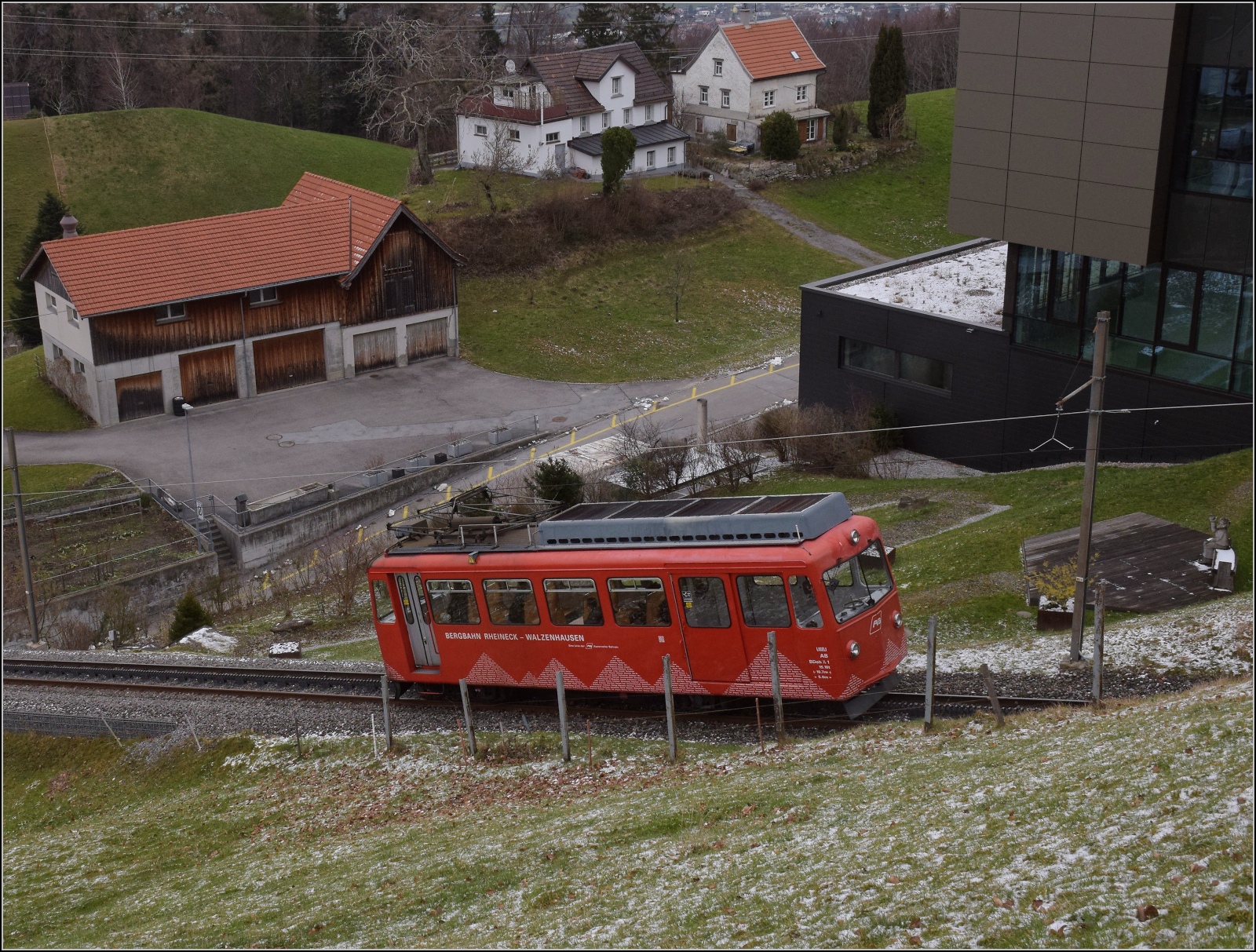 S26-BB-und-IGS-Minitreffen.

Die Strecke der Bergbahn Rheineck-Walzenhausen mit BDeh 1/2 1 'Liseli' in Walzenhausen. Februar 2023.

Hier ist Bild ausrichten eine Qual, zur Vermeidung von verzerrten Häusern kann man den Sturz auch weitgehend übriglassen.