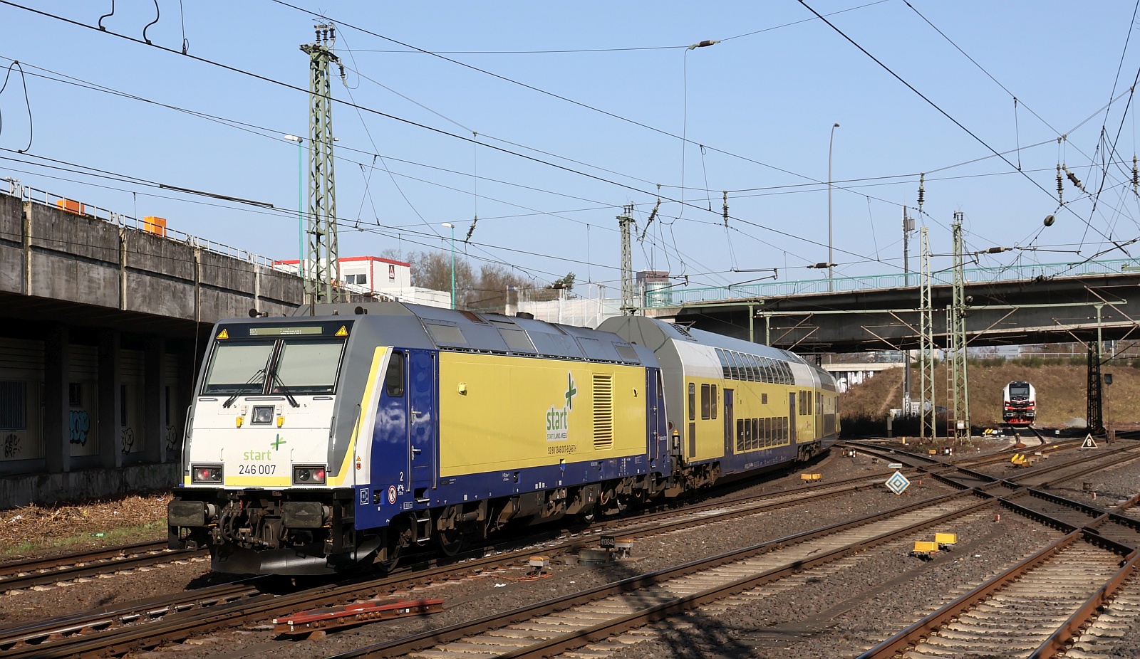 Start 246 007-9 REV/EVB/26.10.20 im neuen Design und sauber mit dem RE nach Cuxhaven. HH-Harburg 08.03.2025