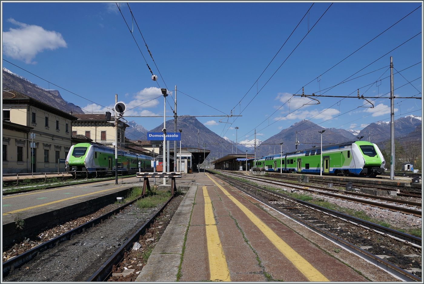 Trenord ETR 421  Rock  in Domodossola - das Bild zeigt wie  eintönig  das Betriebsgeschehen in diesem herrlichen Grenzbahnhof geworden ist. Nun wird zum Jahresende auch noch die RoLa eingestellt. Wie gut, dass der Ort selbst weiterhin einen Besuch lohnt!

4. April 2025