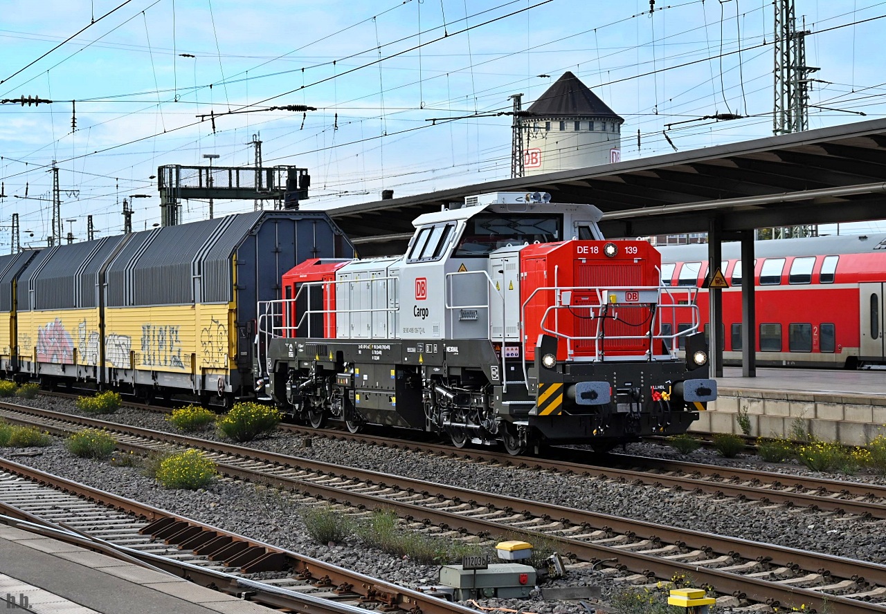 VL 4185 139-7 durchfuhr mit einen autozug den bremer hauptbahnhof,17.10.24