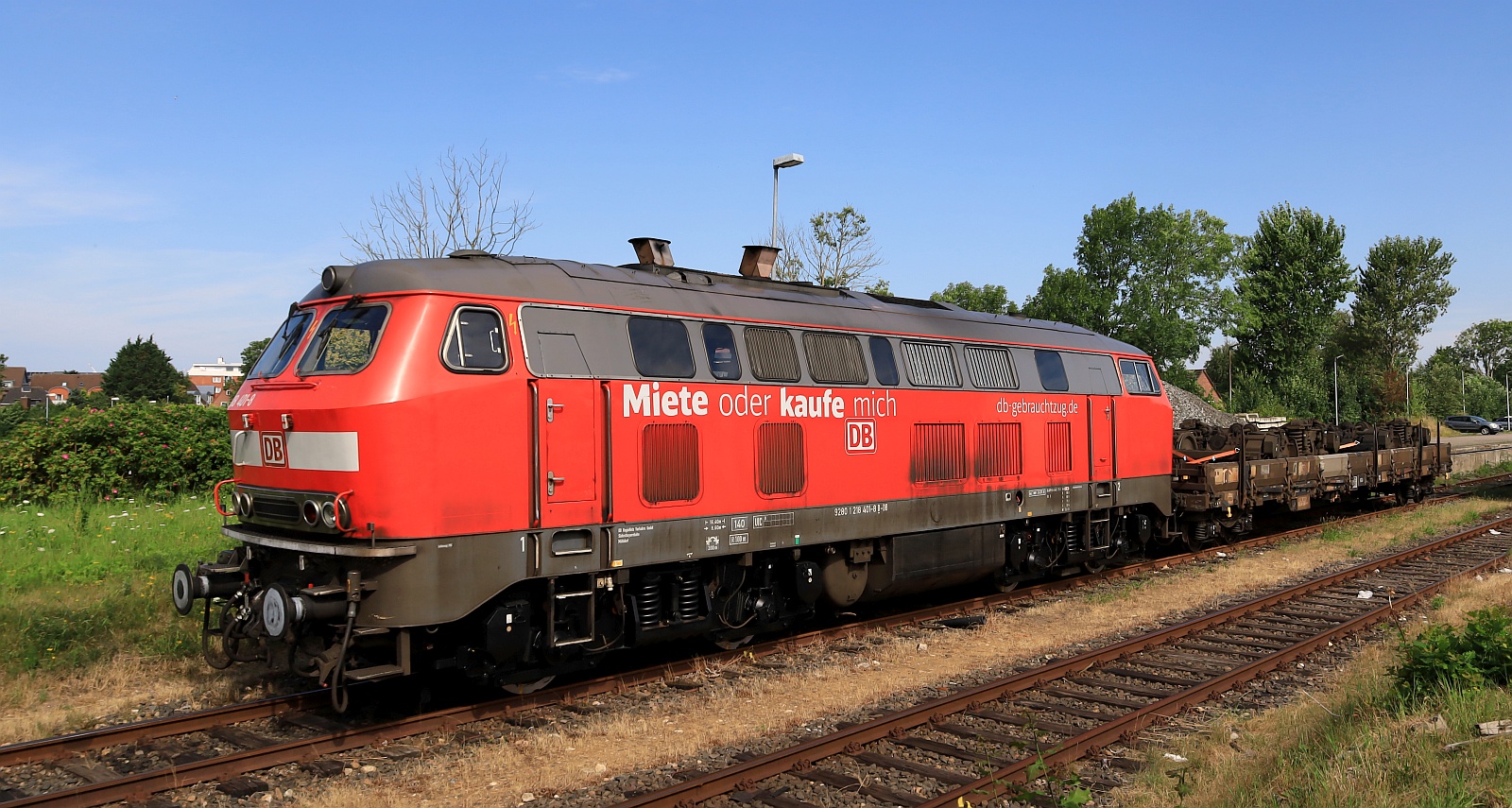 Zu Gast im Norden, die Mühldorfer 218 401-8, REV/MMF/31.07.21 die sich wohl neue Radsätze und Drehgestelle in Niebüll abgeholt hat. Niebüll Gbf 20.07.2025 Zu Gast im Norden, die Mühldorfer 218 401-8, REV/MMF/31.07.21 die sich wohl neue Radsätze und Drehgestelle in Niebüll abgeholt hat. Niebüll Gbf 20.07.2025