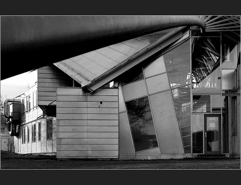 . Anders gebaut - das eigenwillige Institutsgeb�ude  Hysolar  in Stuttgart-Vaihingen, Architekten: Behnisch und Partner (Matthias)