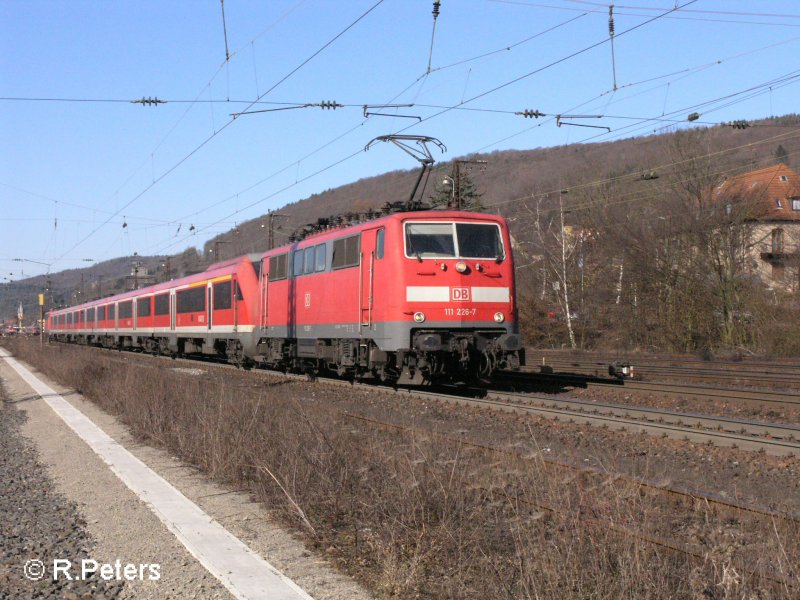 111 226-7 verlsst Gemnden im Sandwitch als RE Wrzburg. 16.02.08