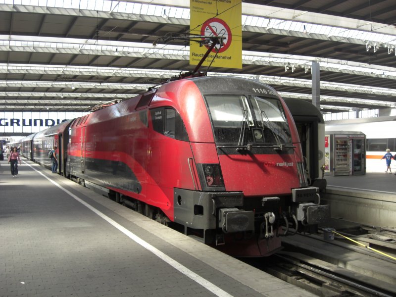 1116 208-8  Spirit of Germany  am 31. August 2009 im Mnchner
Hauptbahnhof.