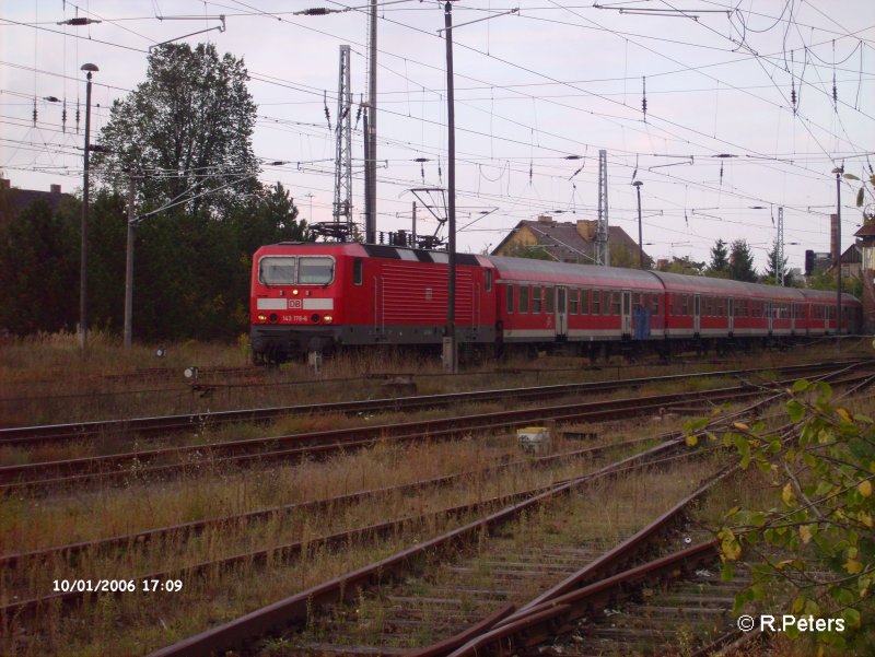 143 176-6 verlsst Eisenhttenstadt mit dem RB11 Cottbus. 01.10.06