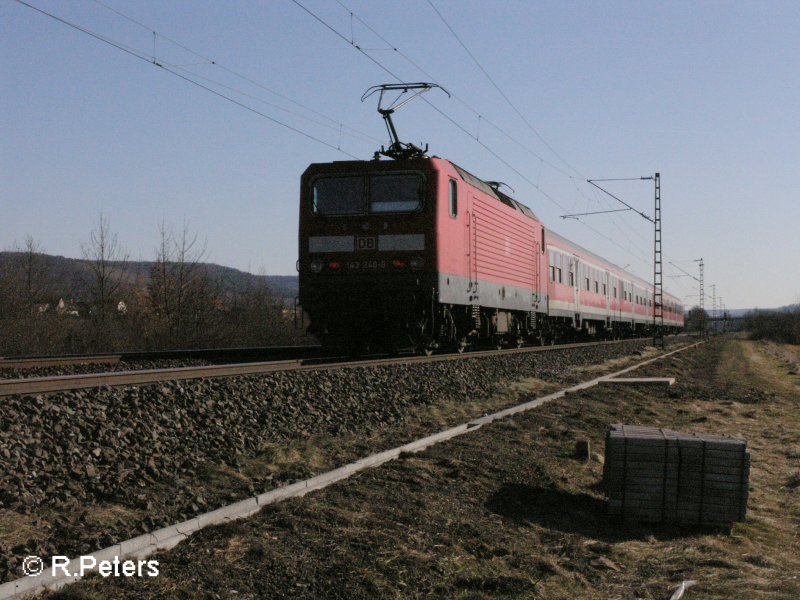 143 240-0 schiebt eine RB Wrzburg bei Thngersheim. 16.02.08