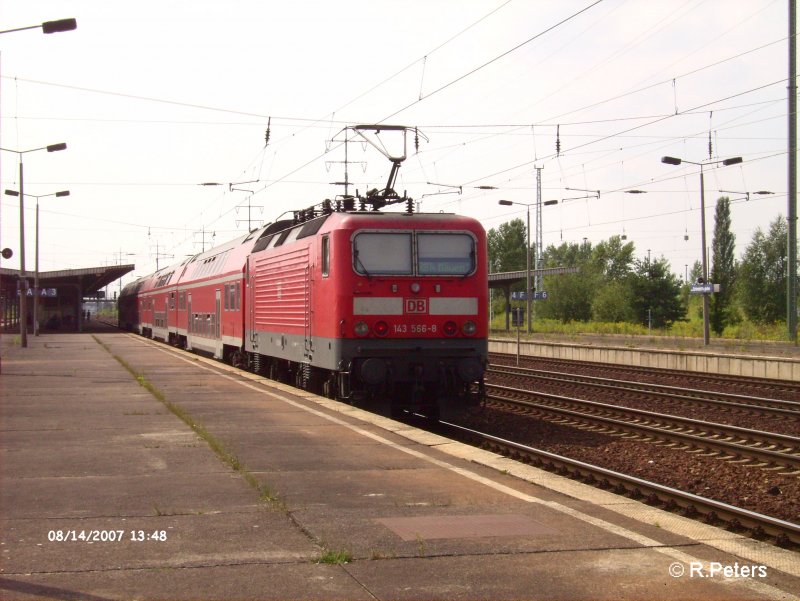 143 566-8 erreicht mit den RB14 nauen Berlin-Schnefeld. 14.08.07