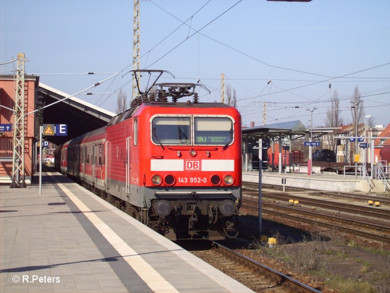 143 952-0 verlsst Frankfurt/Oder mit der RB11 Cottbus. 12.03.07