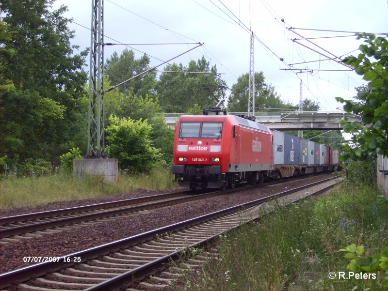 145 040-2 zieht auf den sdlichen BAR ein Containerzug. 07.07.07