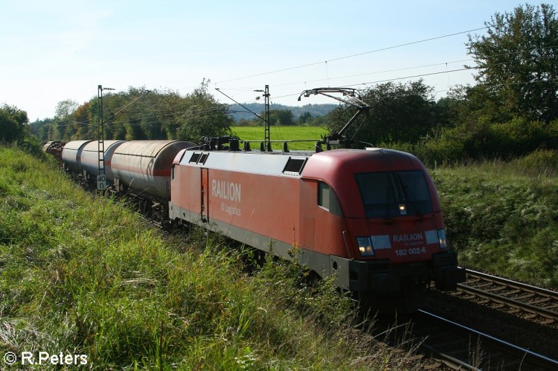 182 002-6 zieht kurz vor Parsberg ein Gemischten Gterzug. 21.09.07