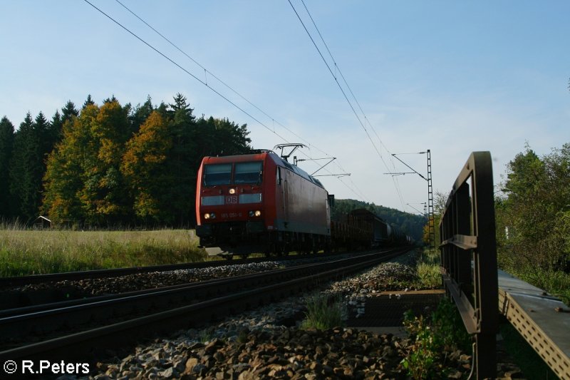 185 051-0 zieht bei Lohhof ein gemischten Gterzug. 21.09.07