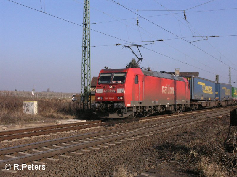 185 161-7 zieht bei Geisenheim den LKW-Walter. 13.02.08