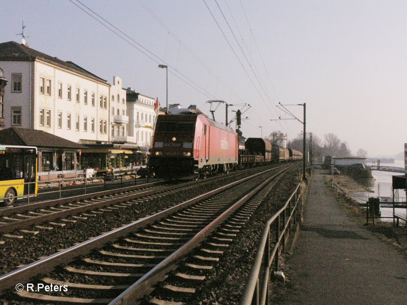 185 219 durchfhrt Rdesheim an dem Rhein mit ein gemischten Gterzug. 13.02.08