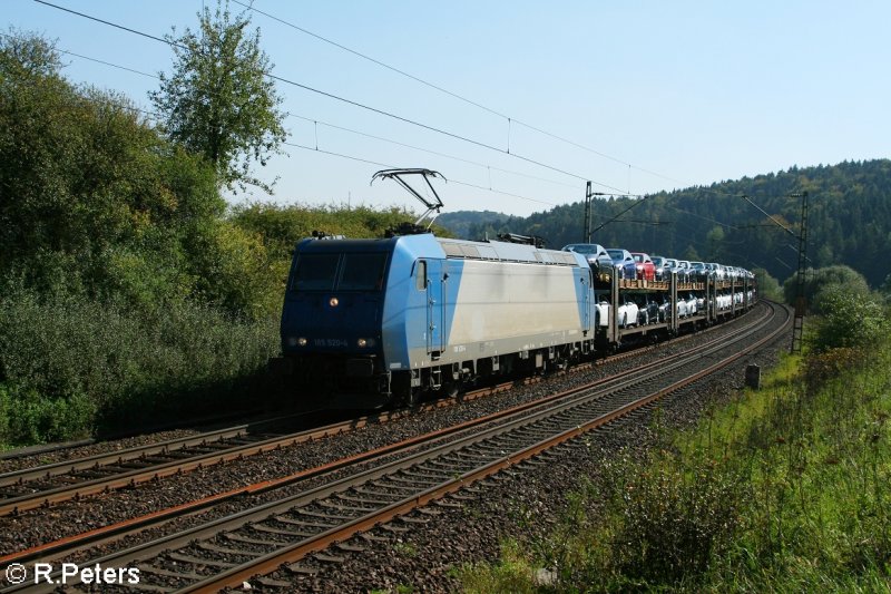 185 520-4 zieht ein BMW-Autozug bei Lohhof. 21.09.07