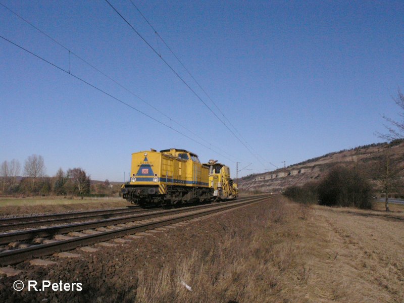 203 316-5 berfhrt bei Thngersheim eine Baumaschine. 16.02.08