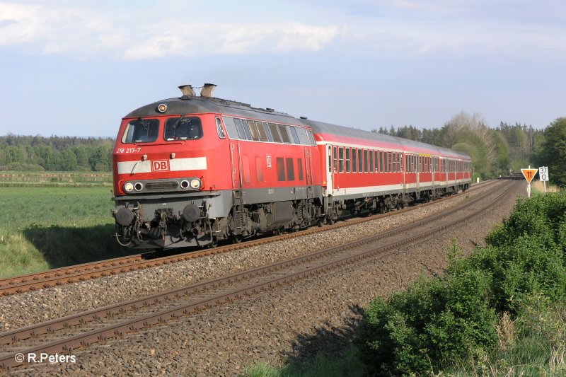 218 213-7 zieht bei Oberteich ein Freitags-Schlerverstrkungszug bei Oberteich. 25.09.07