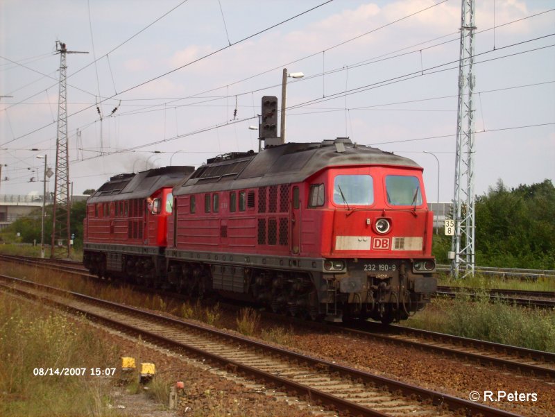 232 190-9 und 233 127-0 rangieren in Berlin-Schnefeld. 14.08.07