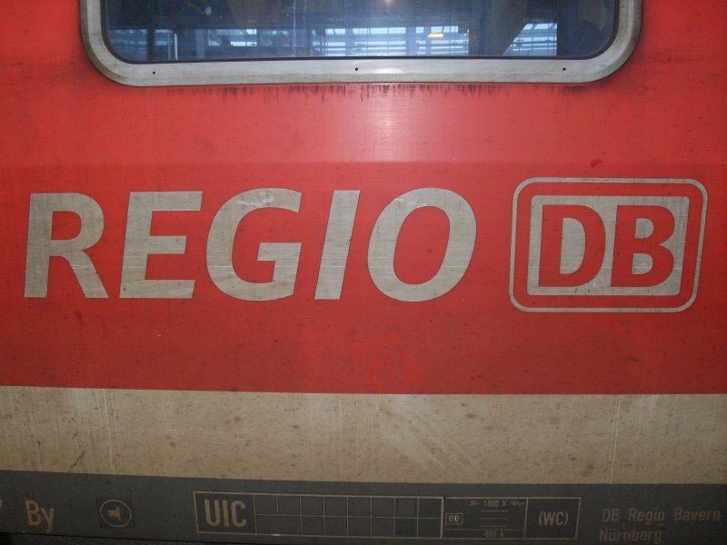 Aufschrift des RE 3566 nach N�rnberg Hbf