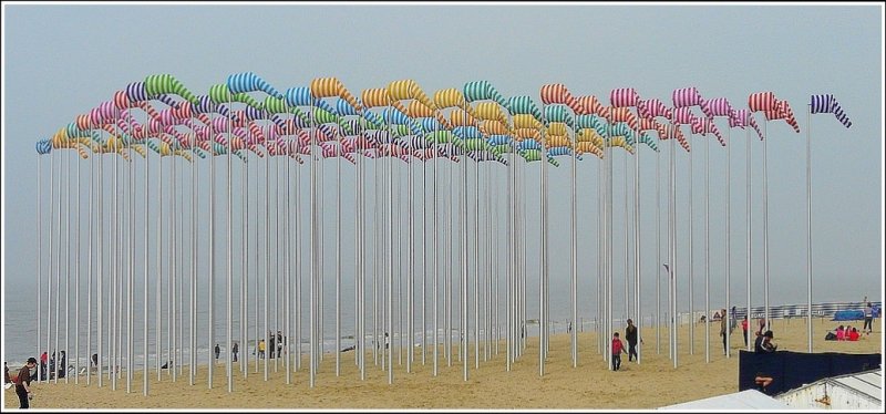 Das Kunstwerk von Daniel Buren in De Haan. 12.04.09 (Jeanny)