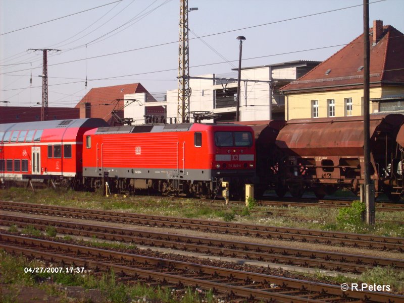 Den Gegenzug zieht 114 026-4, RE1 Cottbus in Frankfurt/Oder.27.04.07