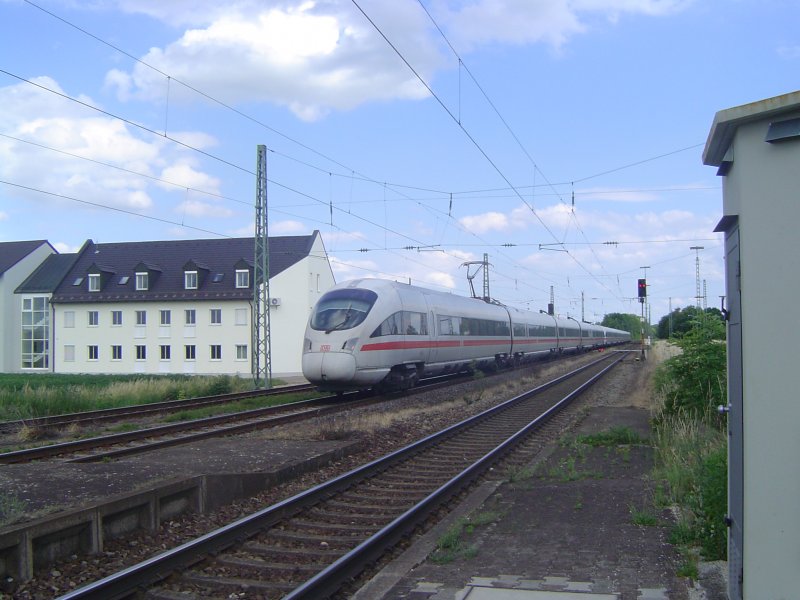 Der ICE-T ist immer ein gutes Motiv.Bahnhof Mangolding 