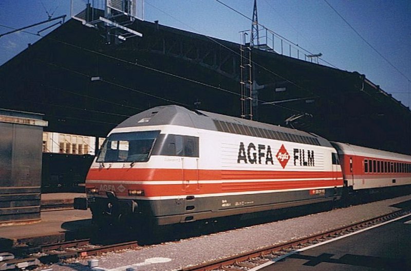 Die allererste SBB Werbelok: Re 460 015-1 AGFA-FILM in Lausanne  (1995) 
Gescanntes Foto