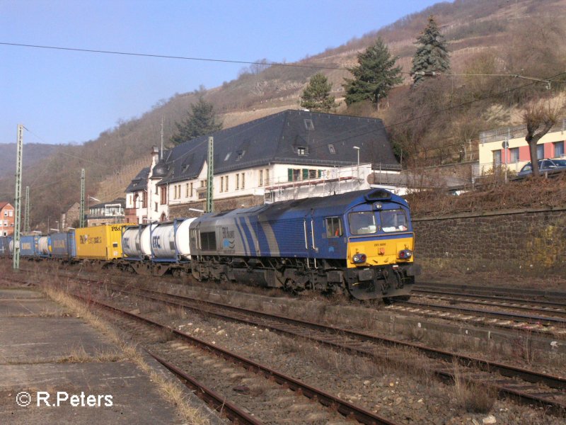 ERS 6606 durchfhrt Lorch an dem Rhein mit ein Wechselpritschenzug. 12.02.08