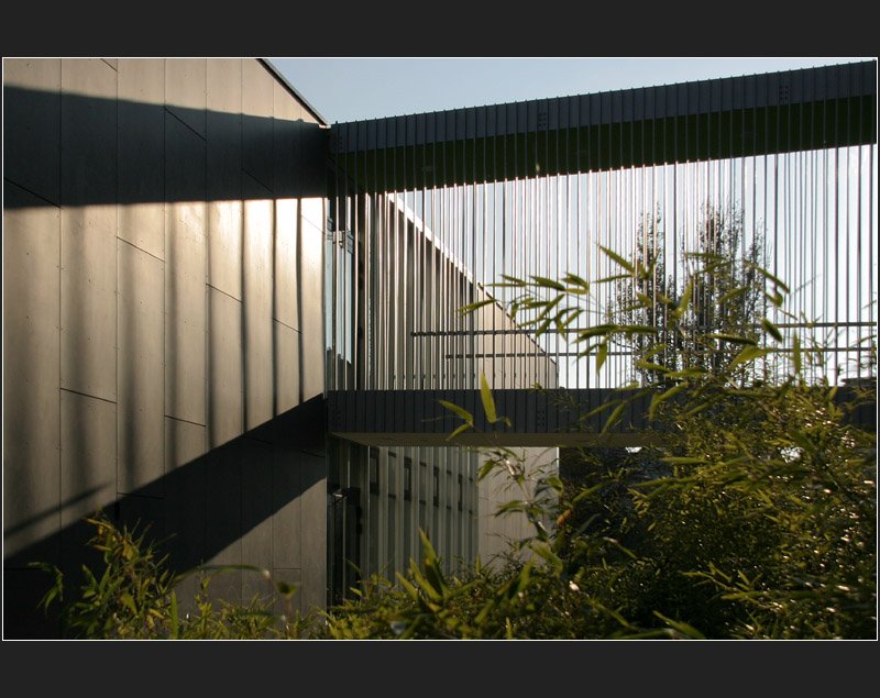 Licht und Schatten: Erweiterungsbau der Realschule in Kernen im Remstal. (Matthias)
