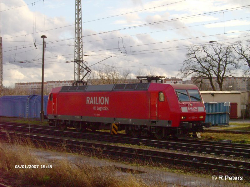 Nahaufnahme von 145 058-4 in Frankfurt/Oder. 01.03.07