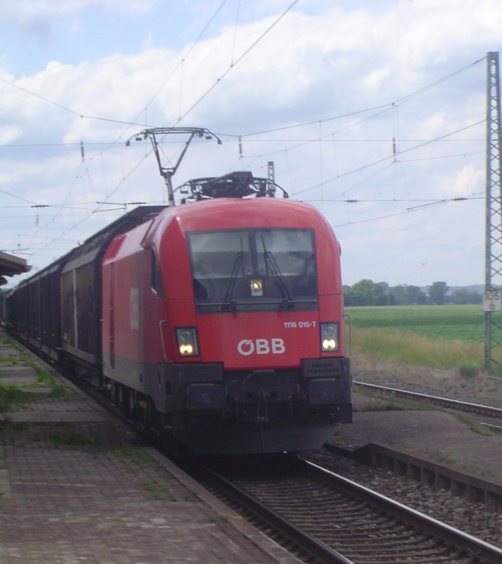 �BB mit der 1116 015 im Bahnhof Mangolding