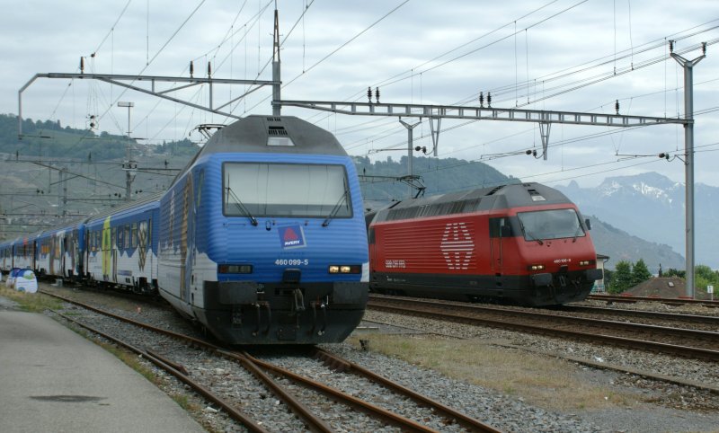 Re 460 108-5 und werbelok Re 460 099-5 in Cully am 11. mai 2009
